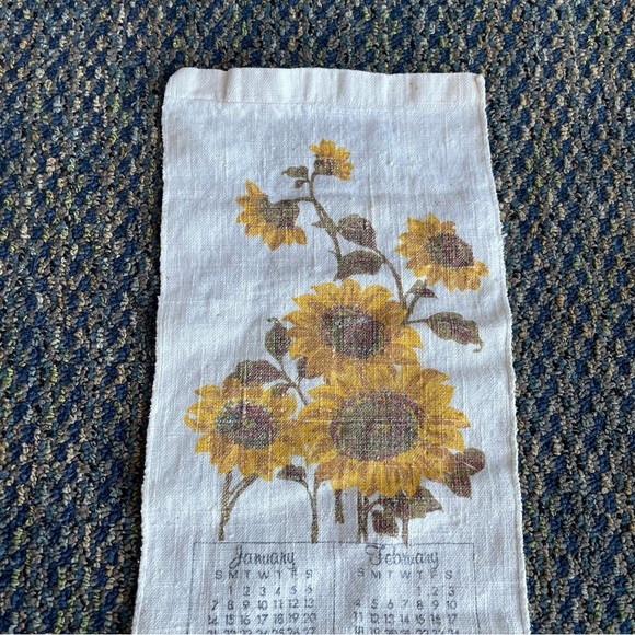 VINTAGE 1979 Sunflower Calendar Linen Decorative Towel - Picture 2 of 5